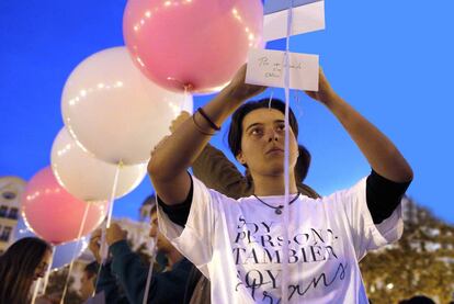 Concentraci&oacute;n LGTBI en la plaza del Ayuntamiento de Valencia. 