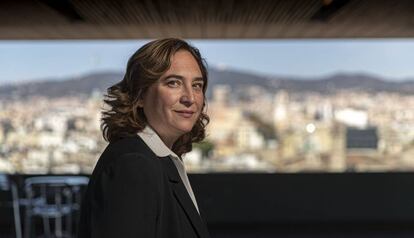 L'alcaldessa de Barcelona, Ada Colau, a la terrassa de l'Ajuntament, aquest dissabte.