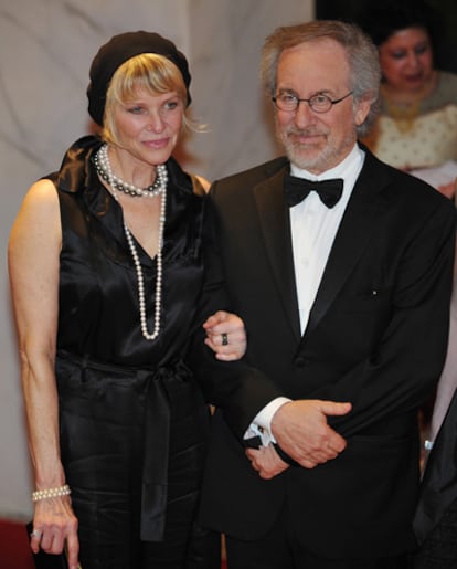 El director Steven Spielberg, junto a su esposa, Kate Capshaw, el pasado 1 de mayor durante la cena de corresponsales de la Casa Blanca en Washington.