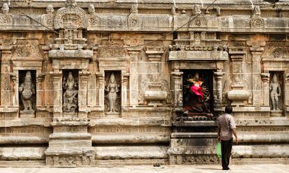 Interior del templo hindú Airavatesvara ubicado en la ciudad de Darasuram, cerca de Kumbakonam, en el estado de Tamil Nadu, en el sur de la India.