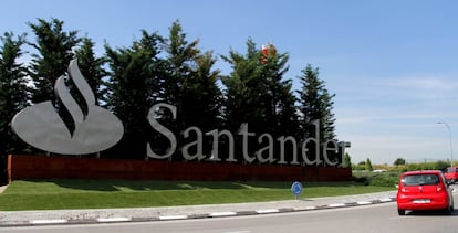 Entrada del complejo del Santander en Boadilla del Monte.