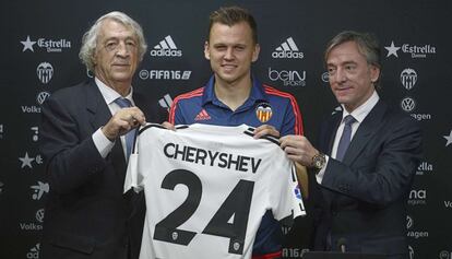 Cheryshev, durante su presentaci&oacute;n con el Valencia.