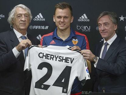 Cheryshev, durante su presentaci&oacute;n con el Valencia.