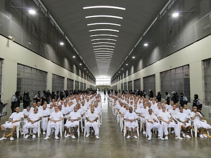 Virtual hearing in a mass trial at the CECOT in Tecoluca, San Vicente in El Salvador
