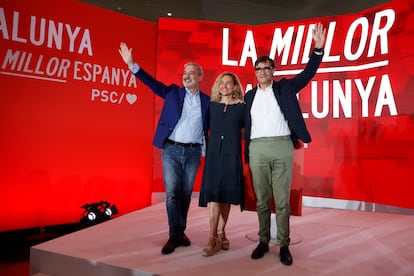 El alcalde de Barcelona, Jaume Collboni; Meritxell Batet, presidenta del Congreso, y Salvador Illa, líder del PSC, en un acto preelectoral.