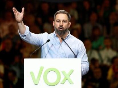 Vox acusa al PSOE de  no dejar descansar ni a los muertos  y querer  derrocar a Felipe VI 