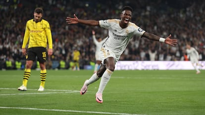 Vinicius celebra su gol contra el Borussia Dortmund en la final en Wembley