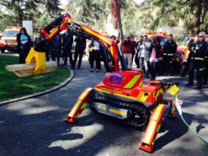 Nuevo robot de desescombro de los bomberos de Madrid.