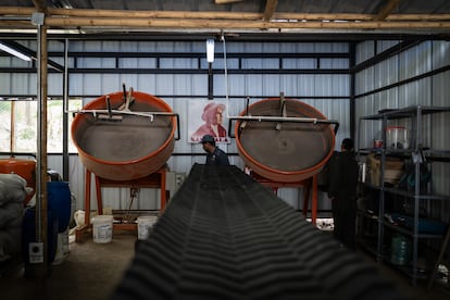 Laboratorio de procesamiento de la planta de coca, en el resguardo indígena Nasa de Cohetando (Cauca), el 31 de mayo de 2024.