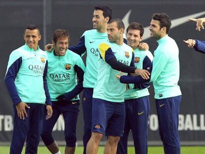Alexis, Neymar, Busquets, Mascherano, Messi y Cesc, durante un entrenamiento