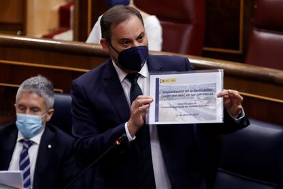 El ministro de Transportes, José Luis Ábalos, en la sesión de control al Gobierno del miércoles en el Congreso.