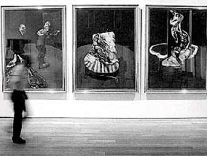 Tres estudios para una Crucifixión, óleo con arena sobre lienzo de Francis Bacon (1962), perteneciente al Guggenheim de Nueva York.