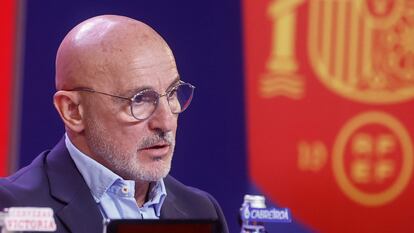 LAS ROZAS (MADRID), 27/05/2024.- El seleccionador español, Luis de la Fuente, anuncia la primera lista de 29 jugadores convocados para la disputa de la Eurocopa 2024, este lunes en la Ciudad del Fútbol de Las Rozas (Madrid). EFE/Fernando Alvarado