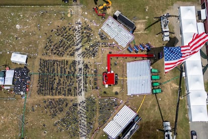 Vista de dron durante la investigación policial sobre los disparos en un mitin de campaña de Trump.