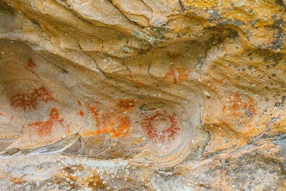 Pinturas rupestres, datadas entre los años 3000 y 2000 a. C., en la montaña de Valonsadero en Soria (Castilla y León).
