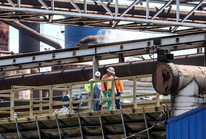 Trabajadores de una fábrica de U.S. Steel, en Granite City (Illinois, EE UU).