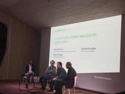 Eduardo González, director general de Interflora (tercero por la izquierda), en las jornadas "Los retos de la omnicanalidad en supply chain"