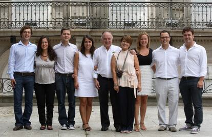 Marcos, María, Mateo, Nazareth, Federico (padre), Georgina (madre), Georgina, Federico y Lucas, en la actualidad.