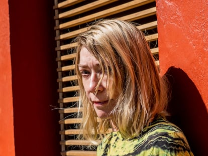 La artista estadounidense Kim Gordon, en la ciudad de Oaxaca, México el día 16 de octubre de 2021. Kim Gordon visito México para participar en la feria del libro de Oaxaca en donde compartió un performance con música y literatura.