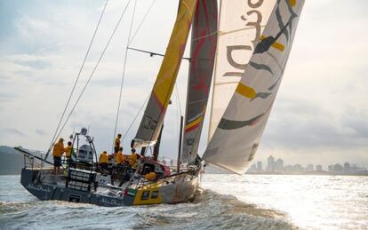 El Abu Dhabi de Ian Walker a su llegada a Itajaí (Brasil).
