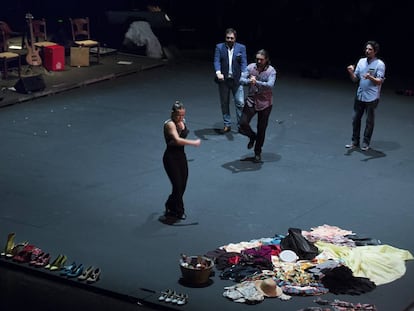 La bailaora y coreógrafa Rocío Molina, durante el espectáculo 'Una improvisación de cuatro horas'.