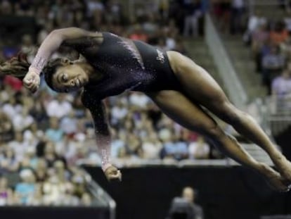 La cuatro veces campeona del mundo introduce dos acrobacias increíbles para volver a proclamarse, por sexta vez, la mejor de EE UU con un ojo puesto en Tokio 2020 y otro en la historia