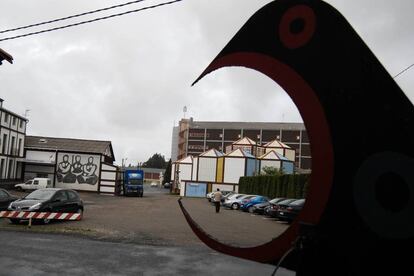 M&oacute;dulos del museo Carlos Maside, a la derecha, en O Castro de Samoedo (Sada), en una imagen de 2007.