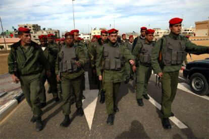 Miembros de las fuerzas palestinas se despliegan en el norte de la franja de Gaza.