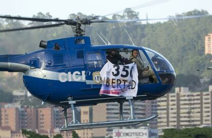 El helicóptero, durante el ataque al Supremo.