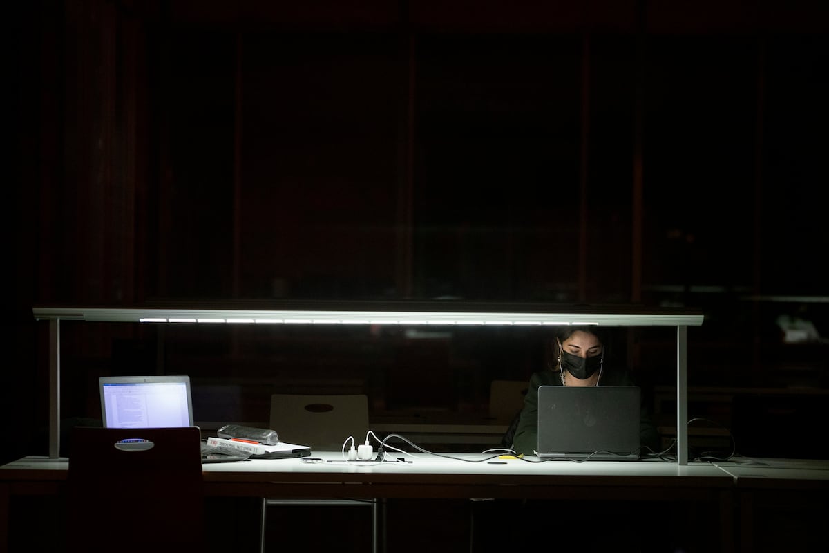 Protección de Datos prohíbe el uso de reconocimiento facial para vigilar exámenes online | Tecnología