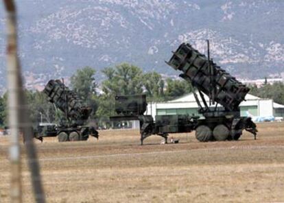 Lanzaderas de misiles en la base aérea que se encuentra junto a la Villa Olímpica.