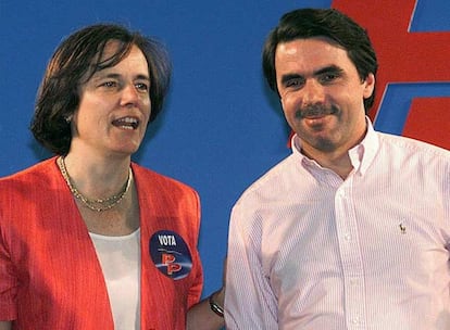 En enero de 1996, fue confirmada miembro de la Ejecutiva del PP a propuesta de José María Aznar.  Meses después, el 5 de mayo, fue designada ministra de Agricultura, Pesca y Alimentación, dentro del primer Ejecutivo presidido por Aznar.