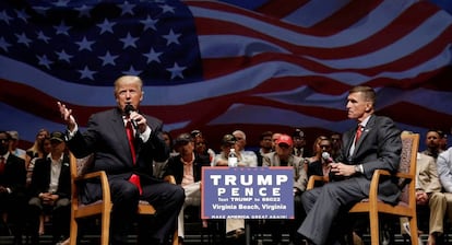 Donald Trump y Michael Flynn, durante la campa&ntilde;a, en Virginia Beach, en septiembre de 2016.&nbsp;michael segar (reuters)