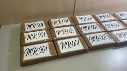 Cocaína intervenida en los coches caleteados de la organización criminal.
