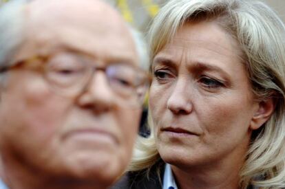 Jean-Marie y Marine Le Pen, en La Trinité-sur-Mer en 2007.