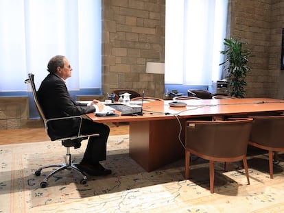 El presidente de la Generalitat, Quim Torra, en una reunón telemática con sus consejeros
