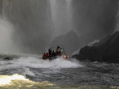 Chapuzón salvaje: una ducha llamada Iguazú