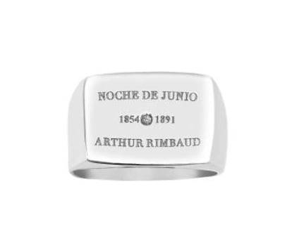 Anillo-sello de la colección Rimbaud de David Locco. En el centro, un diamante ecológico hace de separador entre el año de nacimiento y el año de muerte del escritor. |