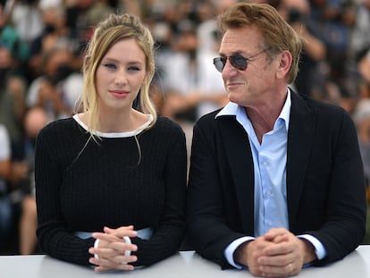 Sean Penn dirige a su hija Dylan en el drama 'Flag Day'.