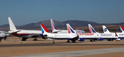 Aviones en la campa del aeropuerto de Teruel. Foto Josep Lluis Sellart. 