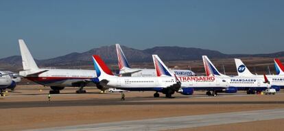 Aviones en la campa del aeropuerto de Teruel. Foto Josep Lluis Sellart. 