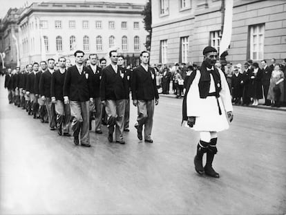 Spyridon Louis leads the Greek men's team through the streets of Berlin in 1936.