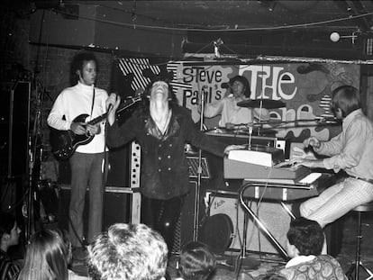 De izquierda a derecha, Robby Krieger, Jim Morrison, John Densmore y Ray Manzarek, en una actuación de los Doors en Nueva York en 1967.