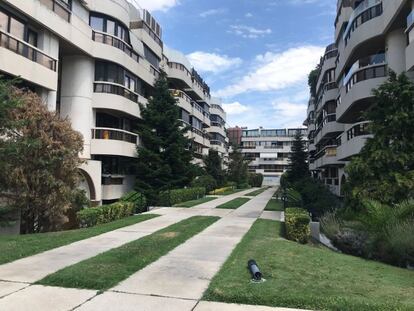 Un aspecto de la urbanización en la que se encuentra la casa de la presentadora en Pozuelo de Alarcón (Madrid) que se vende por 1,4 millones.