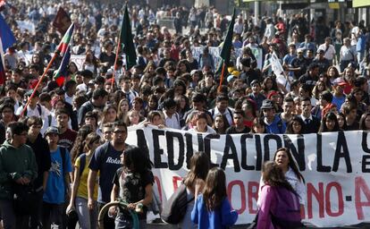 Estudiantes chilenos convocaron a una marcha para pedir cambios al modelo educativo en su país