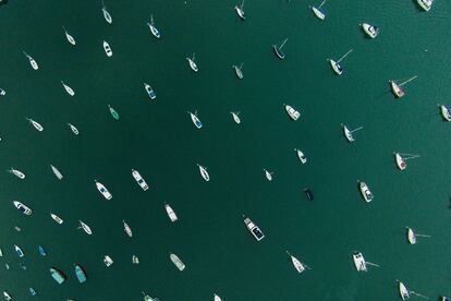 Embarcaciones en Pak Sha Wan, un puerto natural en Sai Kung, en Hong Kong. 7 de julio de 2014.