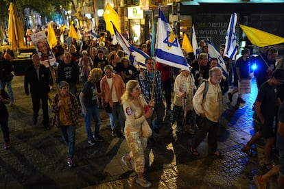 Marcha de protesta de este sábado en Jerusalén para pedir la vuelta de los secuestrados en Gaza, con motivo del aniversario de la guerra.