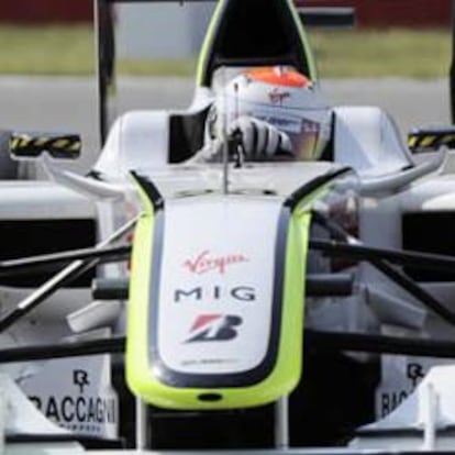 El piloto brasileño de Fórmula Uno Rubens Barrichello de la escudería Brawn GP conduce su monoplaza durante el Gran Premio de Italia