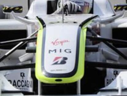 El piloto brasileño de Fórmula Uno Rubens Barrichello de la escudería Brawn GP conduce su monoplaza durante el Gran Premio de Italia