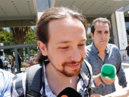 Pablo Iglesias, el pasado lunes al salir del teatro Goya. 